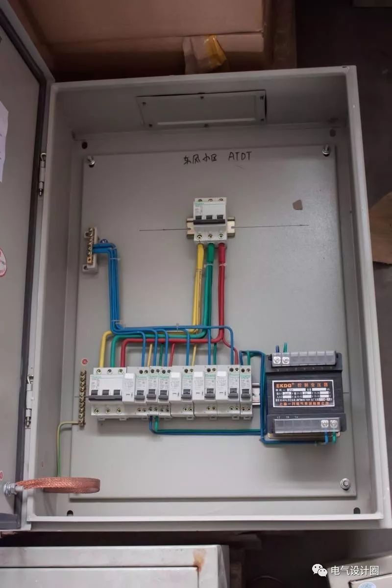 建筑電氣設計中如何確定配電箱體的尺寸？需要使用地圖集